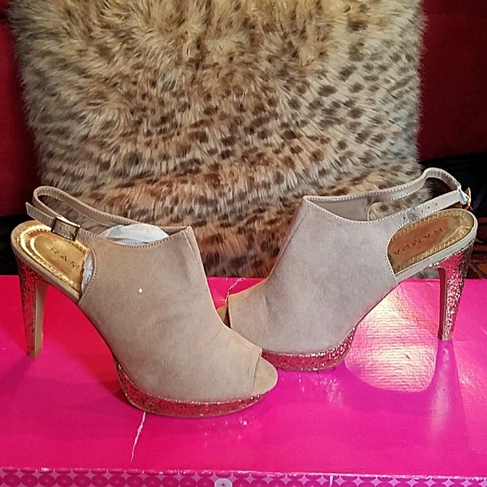 Rampage ultra suede tan heels with gold glitter - Picture 2 of 4
